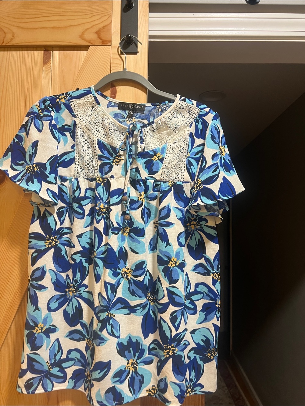Fred & David Blue Floral Tie-Neck Top size medium